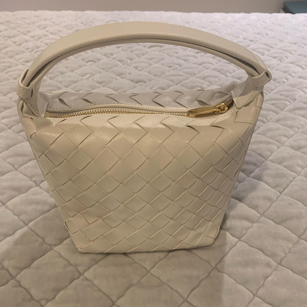 Bottega Veneta White Woven Hobo Bag candy wallace